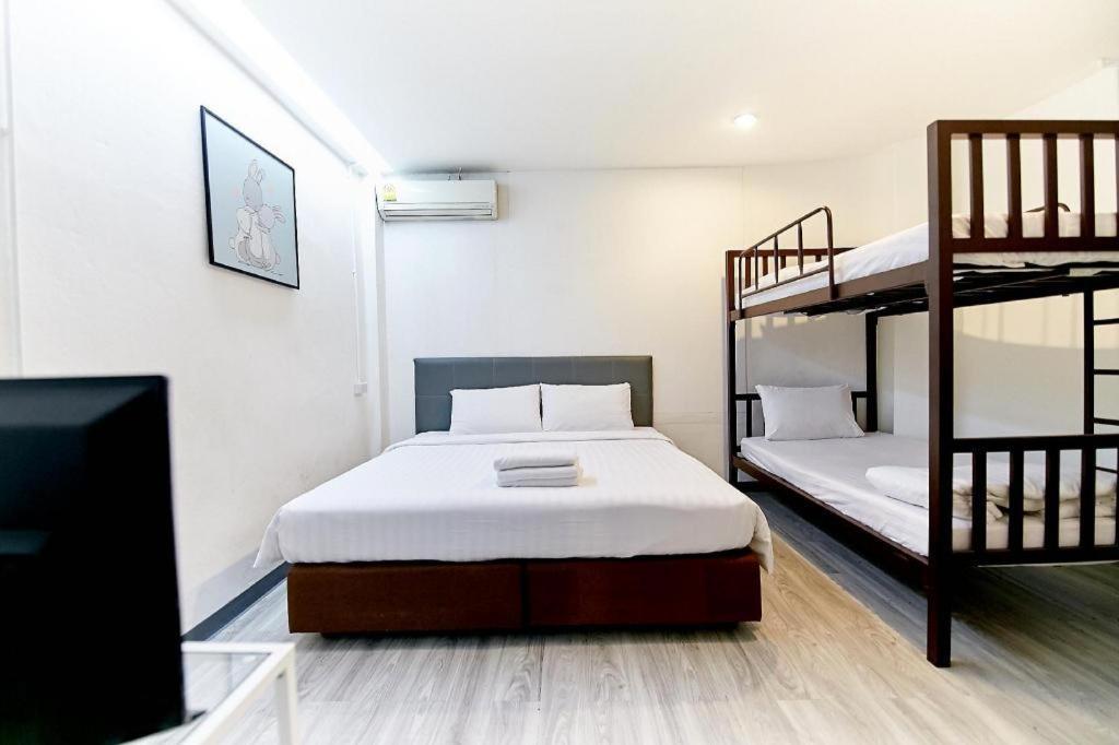 The Rabbit'S Hole Hostel Bangkok Zewnętrze zdjęcie