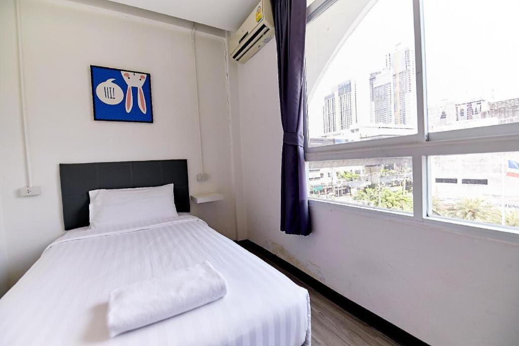The Rabbit'S Hole Hostel Bangkok Zewnętrze zdjęcie