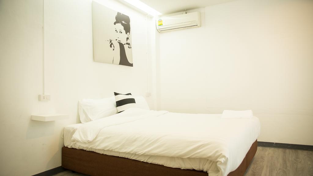 The Rabbit'S Hole Hostel Bangkok Zewnętrze zdjęcie