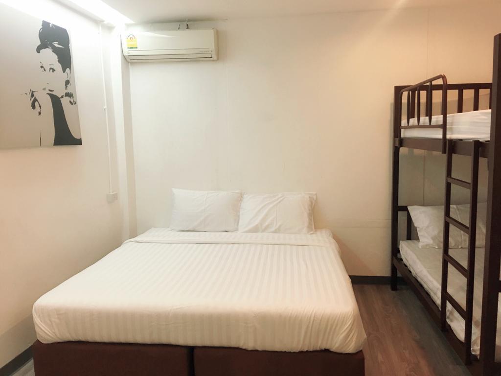 The Rabbit'S Hole Hostel Bangkok Zewnętrze zdjęcie