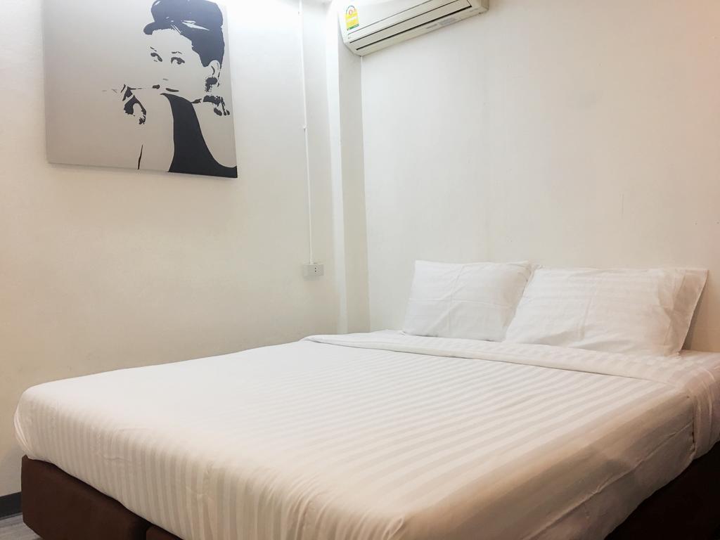 The Rabbit'S Hole Hostel Bangkok Zewnętrze zdjęcie