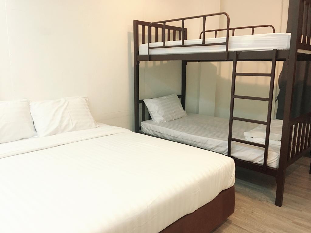 The Rabbit'S Hole Hostel Bangkok Zewnętrze zdjęcie